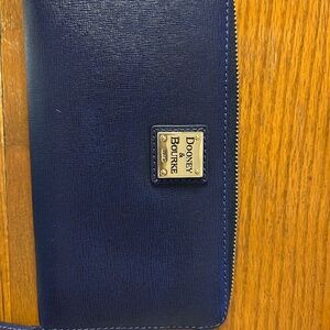 Dooney & Bourke Zip wallet NEW